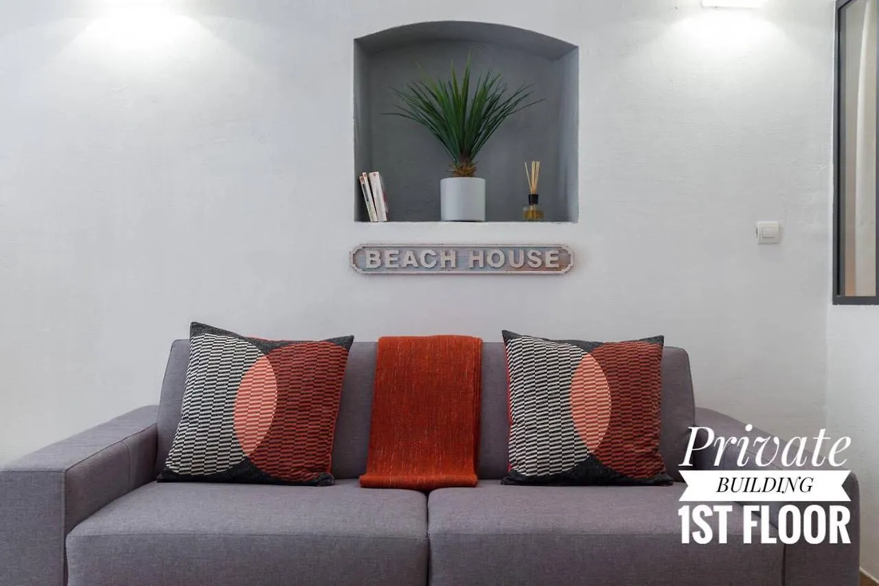 Private Building, 4 Apts, Unique At Nice- Old Town 公寓
